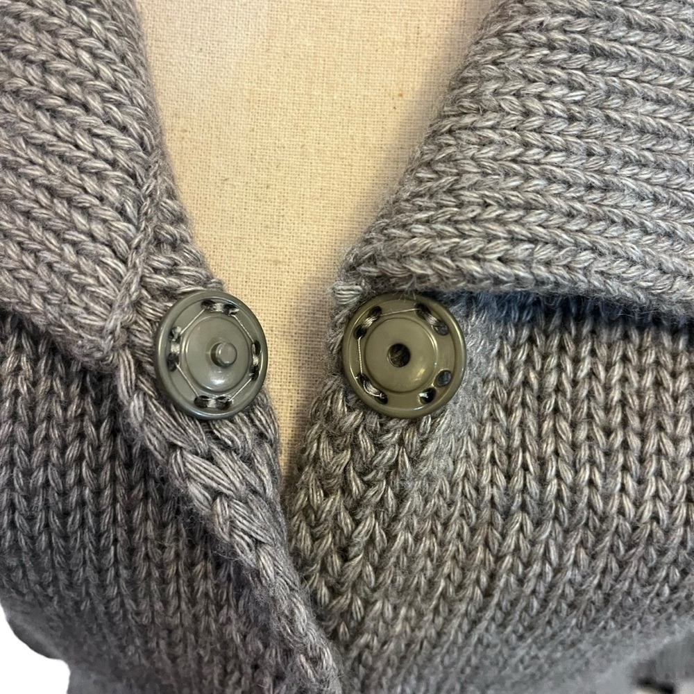 Bianco & Blue Wool Blend Tailored Lace and Bobble Chunky Cardigan in Grey - Picture 6 of 16